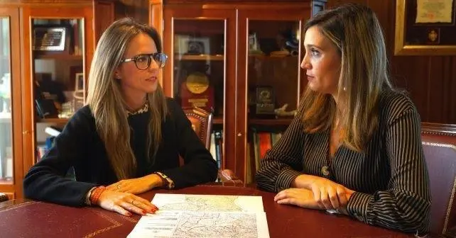  Mar&iacute;a M&aacute;rquez, con la alcaldesa de Ayamonte, Natalia Santos. - VH