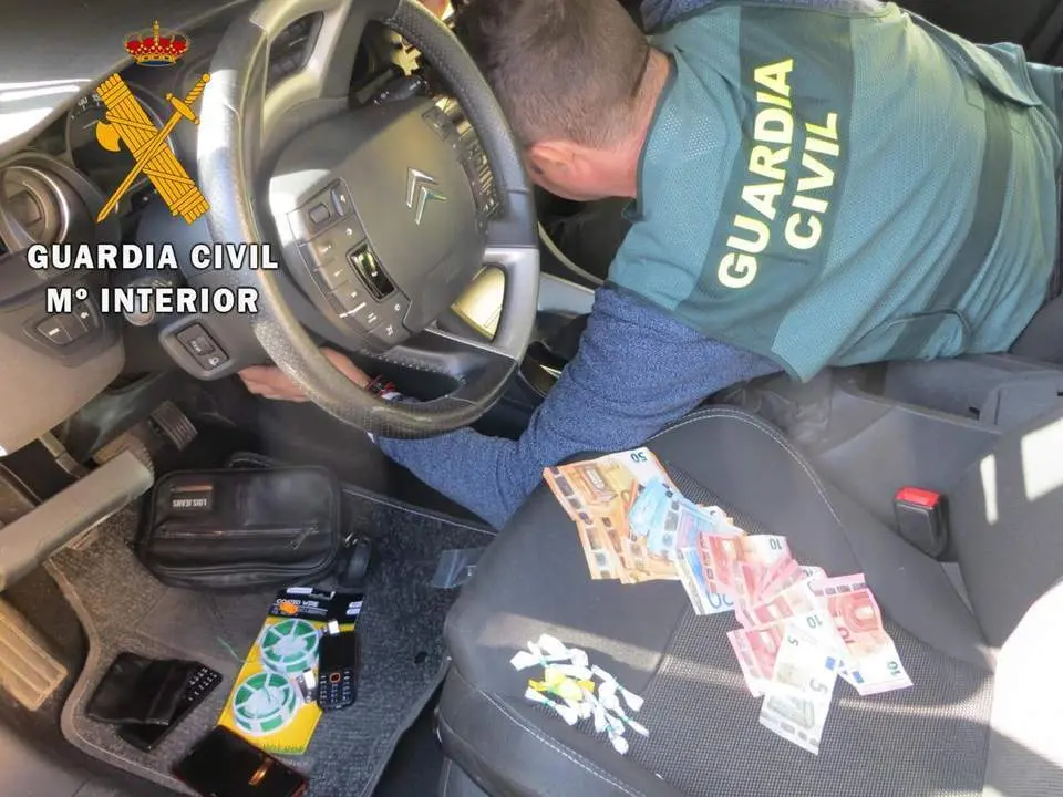 Droga y dinero intervenido. - AI