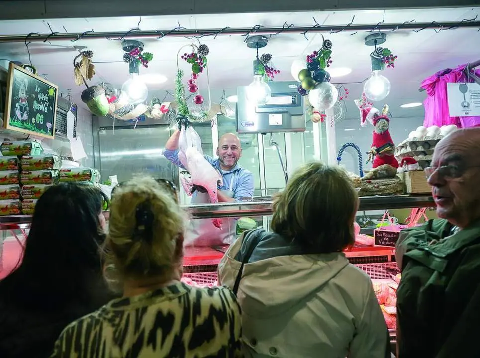 Uno de los puestos de carnicer&iacute;a del Mercado de Abastos de Jerez - Cristo Garc&iacute;a