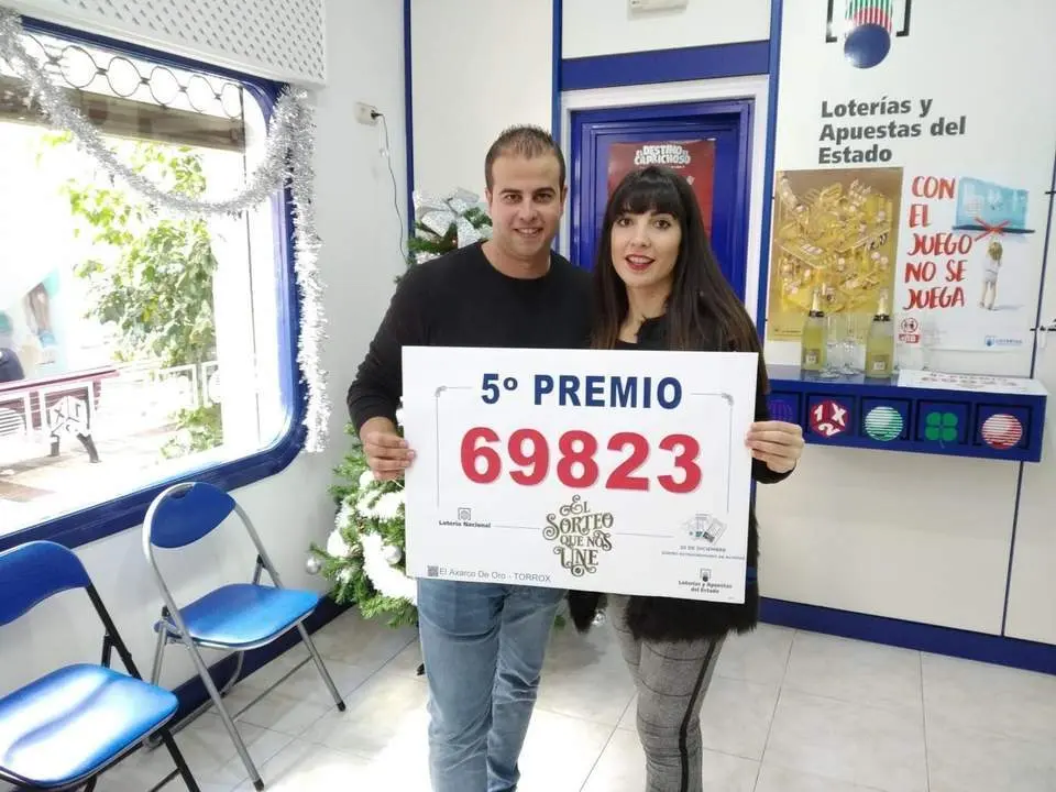 Felices de repartir un quinto premio, - EP