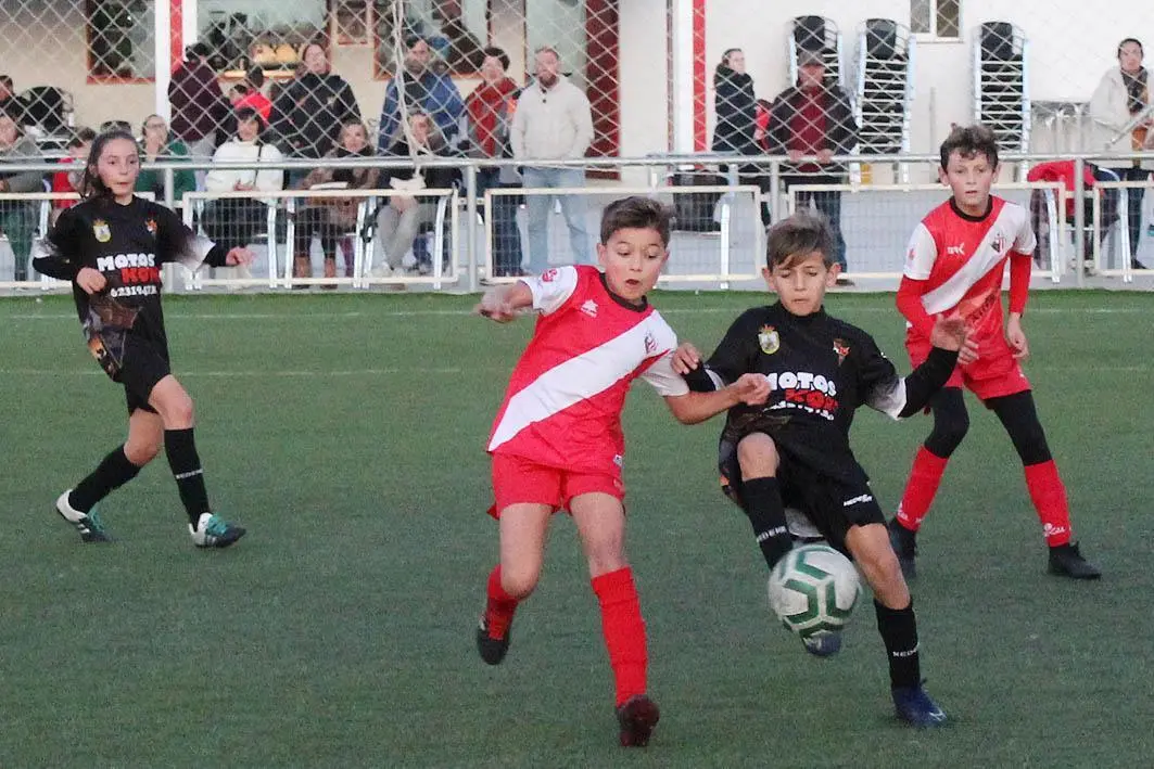 Una acci&oacute;n del derbi entre el alev&iacute;n B de la UD Algaida y el alev&iacute;n del Puerto Lucero - Ra&uacute;l J. Bustillos