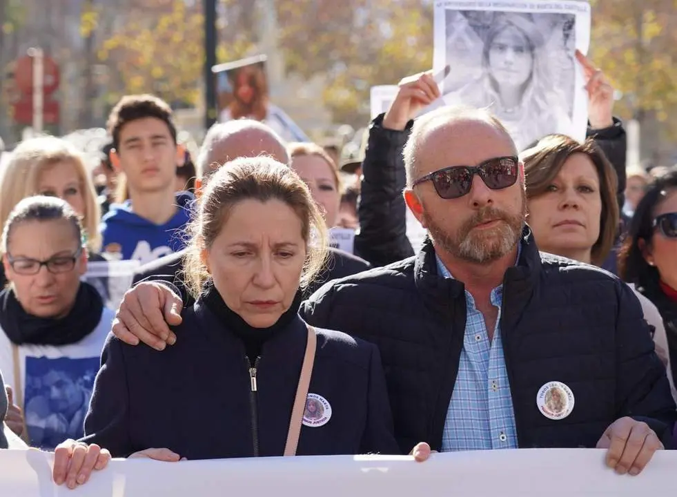 Manifestaci&oacute;n con los padres de Marta del Castillo en la cabecera de la concentraci&oacute;n.  - EDUARDO BRIONES/EP