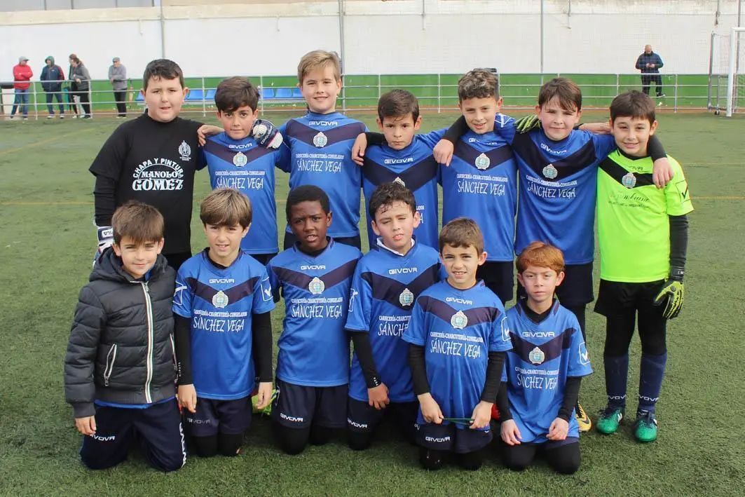 El equipo benjam&iacute;n C de la Divina Pastora en el descanso del partido - Ra&uacute;l J. Bustillos