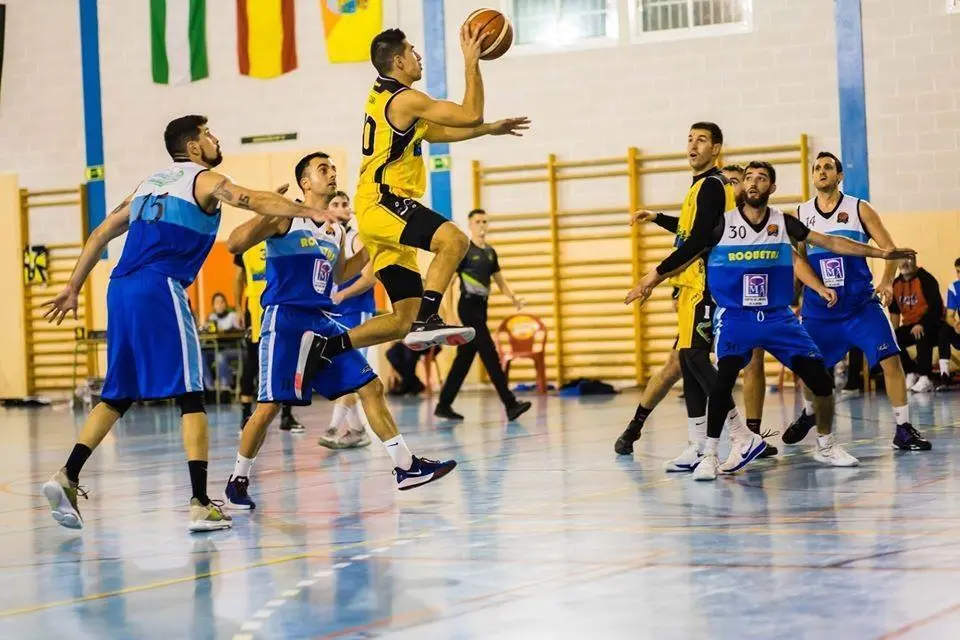 El Basket Benalm&aacute;dena enlaza su tercera victoria consecutiva