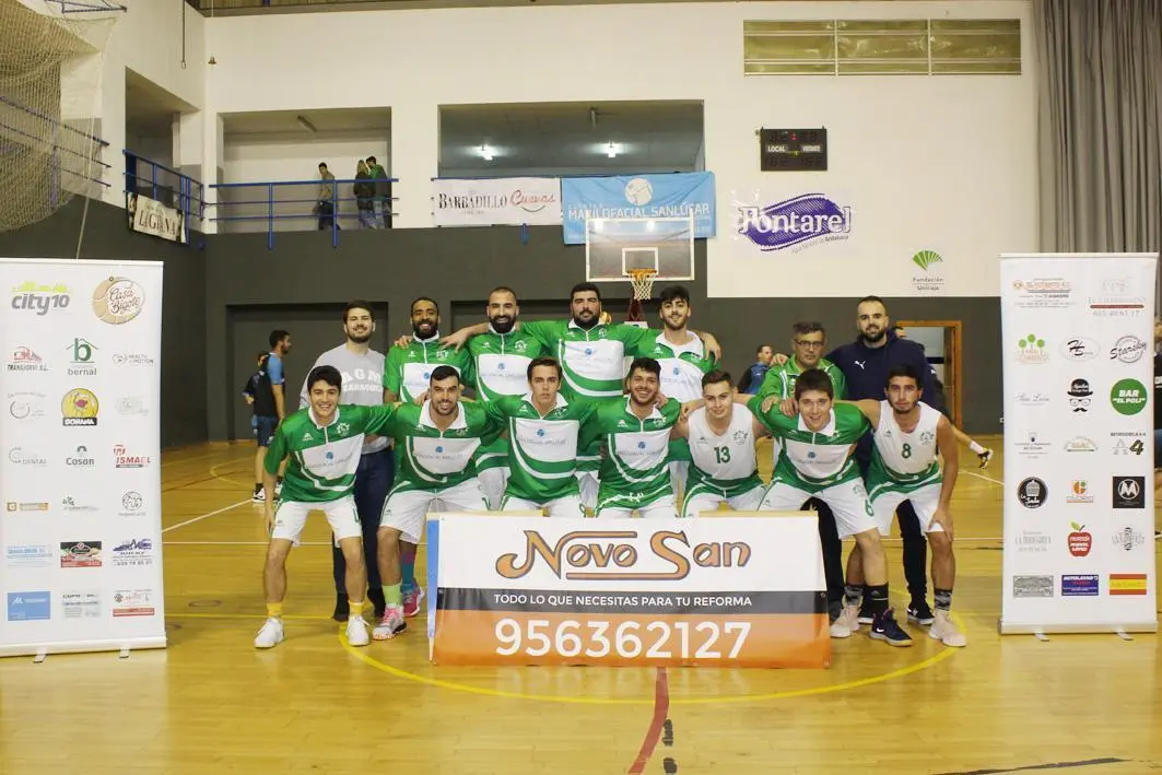 El Adesa 80 de Baloncesto antes de disputar el partido - Ra&uacute;l J. Bustillos