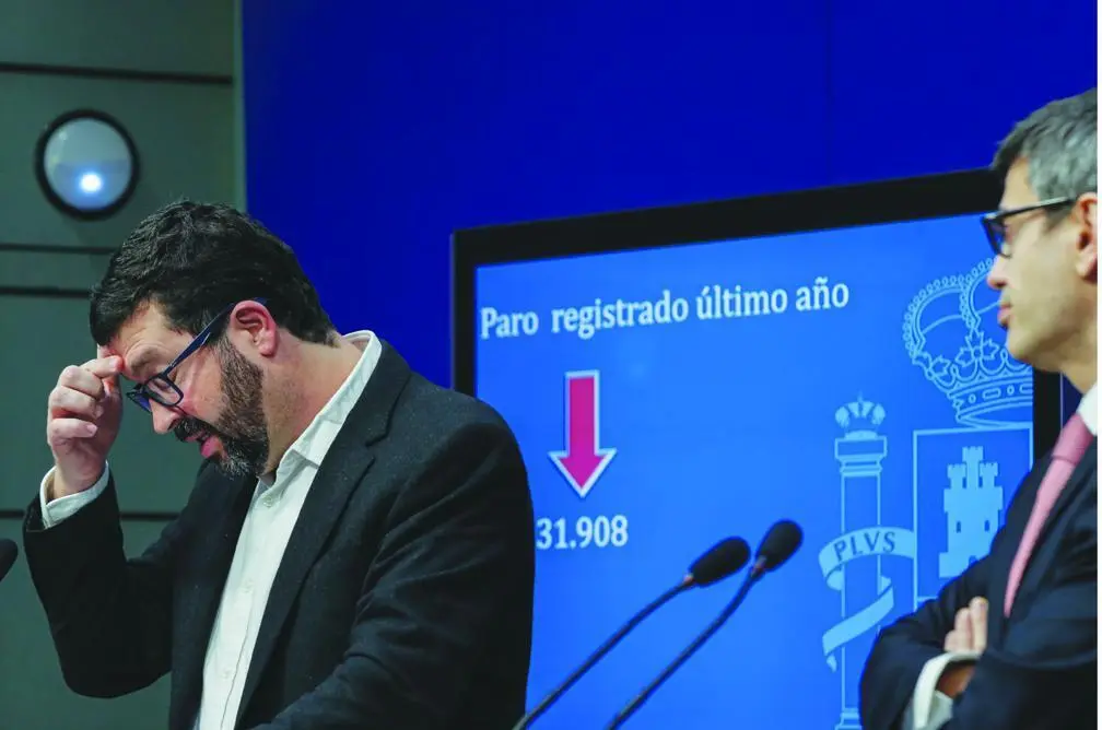 El secretario de Estado de Empleo, Joaqu&iacute;n P&eacute;rez Rey (i), y el de la Seguridad Social, Israel Arroyo.  - EFE