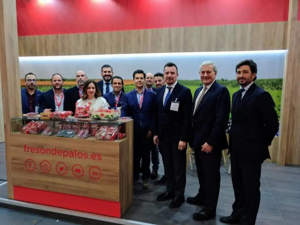 Miembros de Interfresa, Asaja, Caja Rural del Sur y Fres&oacute;n de Palos en Fruit Log&iacute;stica en Berl&iacute;n. - VH