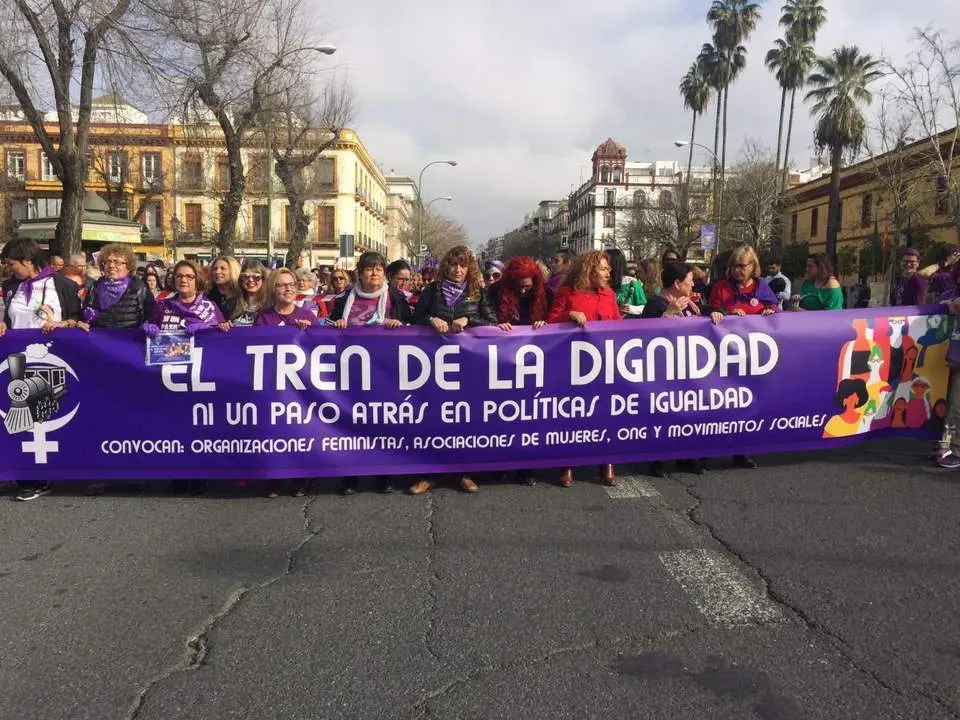 El Tren de la Dignidad exige el apoyo a proyectos feministas