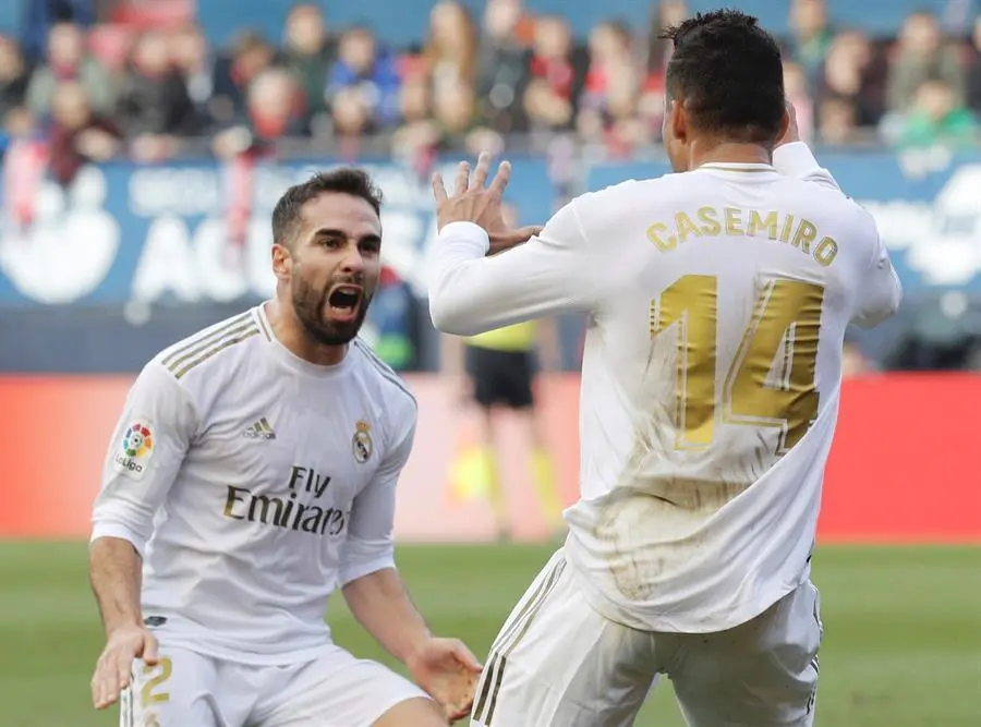 El Real Madrid aguanta el liderato con remontada en El Sadar