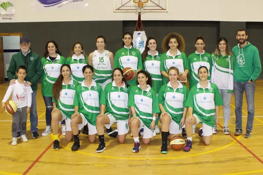 El Adesa 80 Femenino de Baloncesto antes de disputar el partido - Ra&uacute;l J. Bustillos