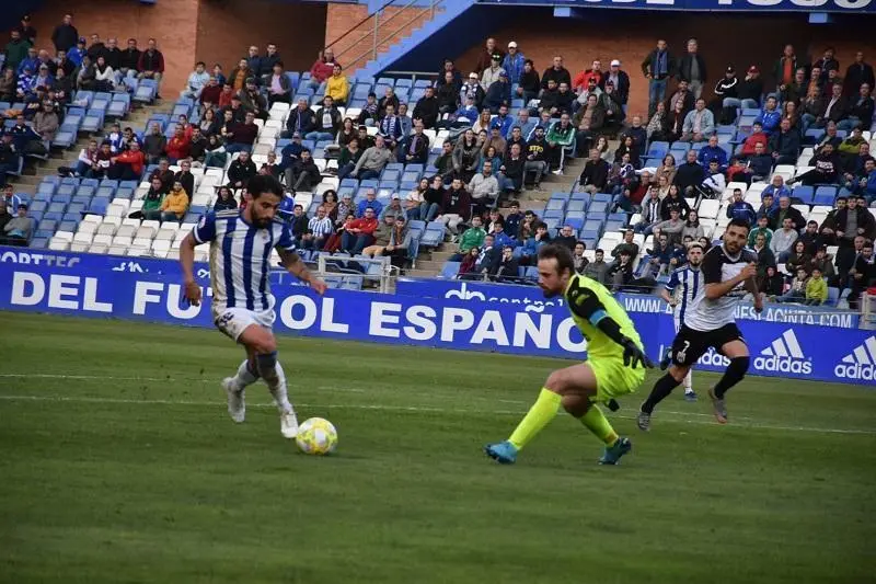 El delantero onubense Chuli en el &uacute;ltimo partido disputado en casa ante el M&eacute;rida.  - TENOR