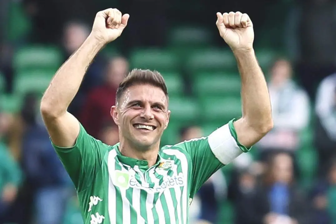 Joaqu&iacute;n celebra tras la victoria de la pasada jornada ante el Athletic de Bilbao, donde marc&oacute; tres goles. - efe