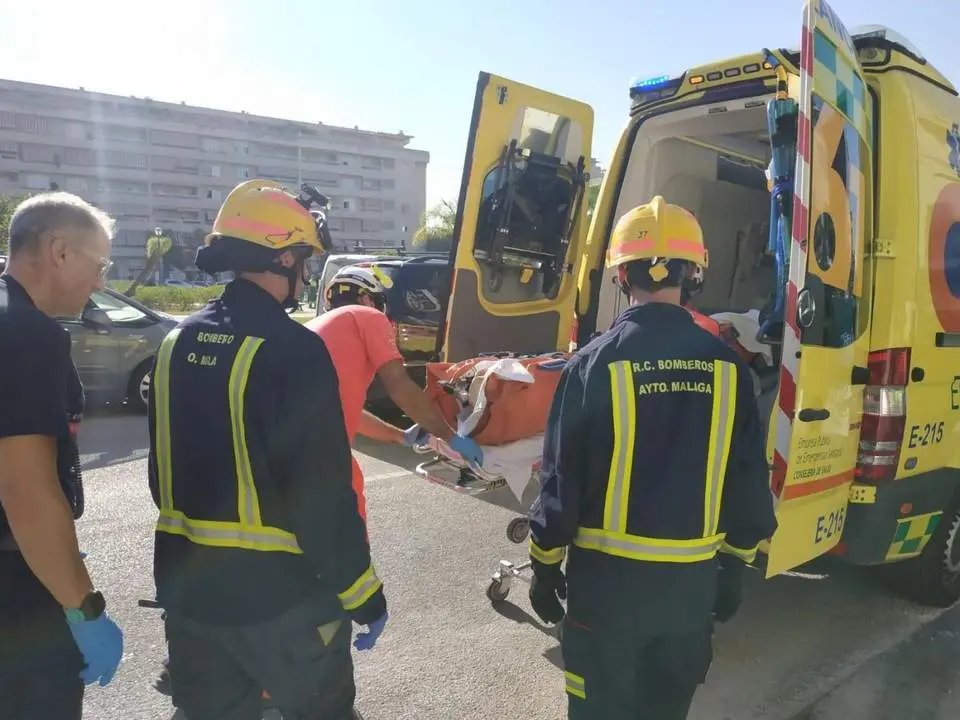 Accidente laboral en M&aacute;laga.  - Bomberos