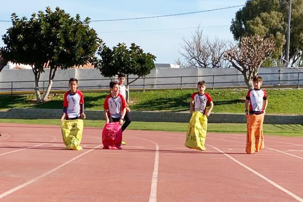 Carreras de sacos en El Picacho - A. I.