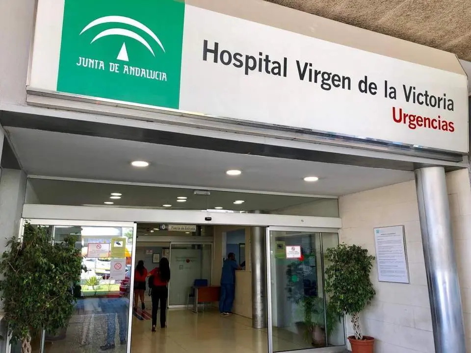 Puerta de Urgencias del Hospital Virgen de la Victoria de M&aacute;laga capital. - vm