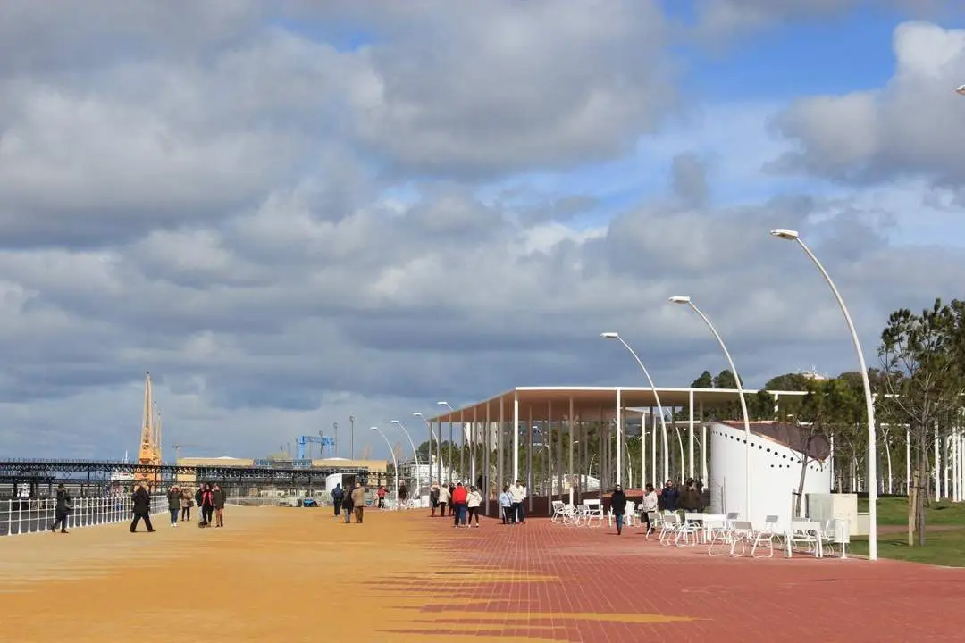 Paseo de la R&iacute;a. - VH