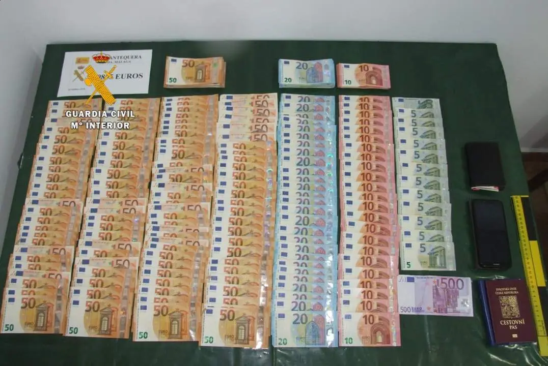 Dinero incautado por la Guardia Civil. - VM