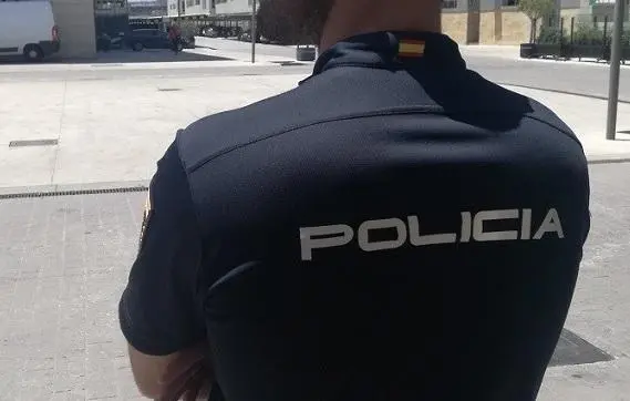 Polic&iacute;a Nacional. - EP