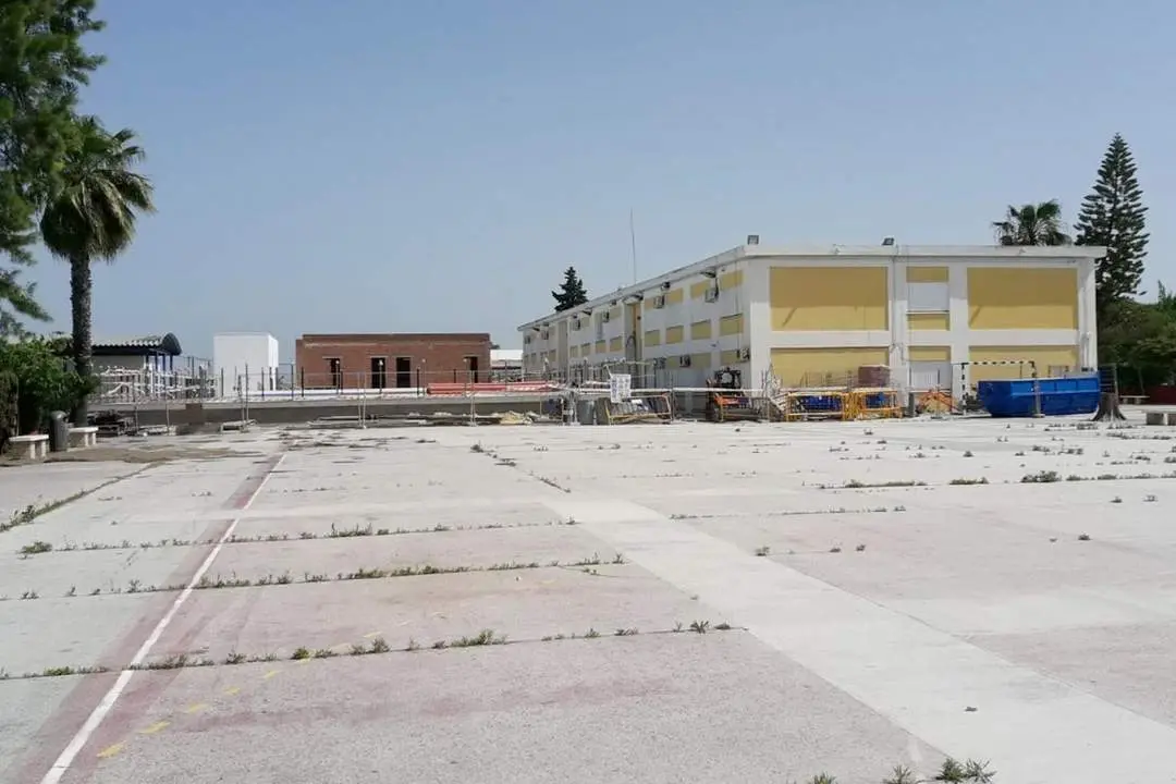 Se anuncian obras de remodelaci&oacute;n de las pistas deportivas y el avance de las dos piscinas - A. I.