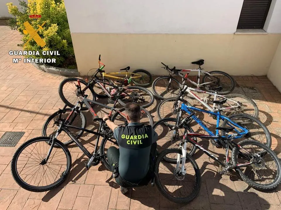Bicicletas recuperadas. - AI