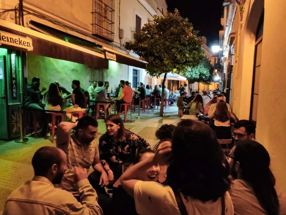 Exteriores de los bares del callej&oacute;n San Pablo este viernes - Oliverio Ruiz