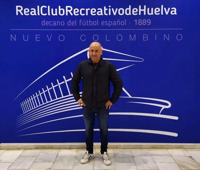 Claudio Barrag&aacute;n el d&iacute;a de su presentaci&oacute;n. - VH