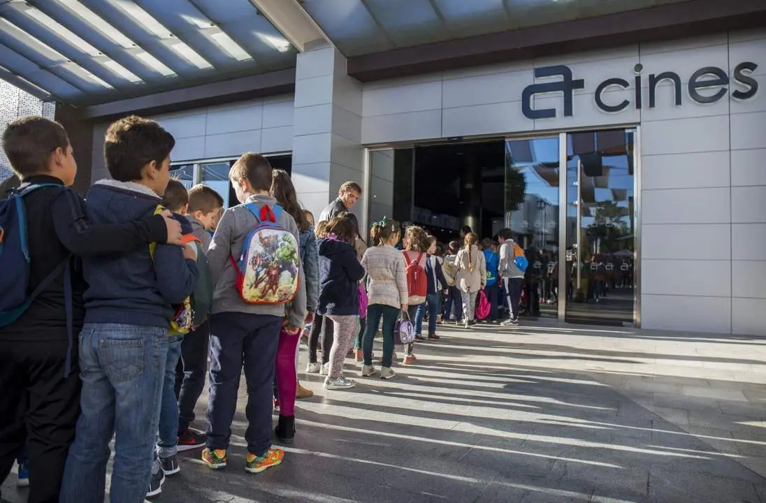 Cines Holea. - vh