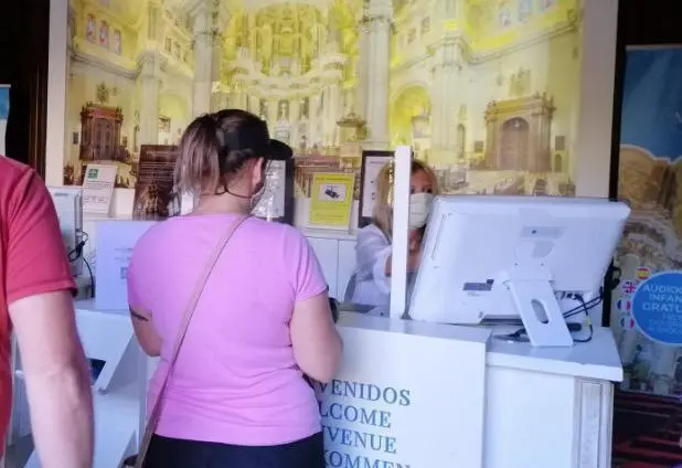 Una visita con preoteci&oacute;n. - Di&oacute;cesis de M&aacute;laga