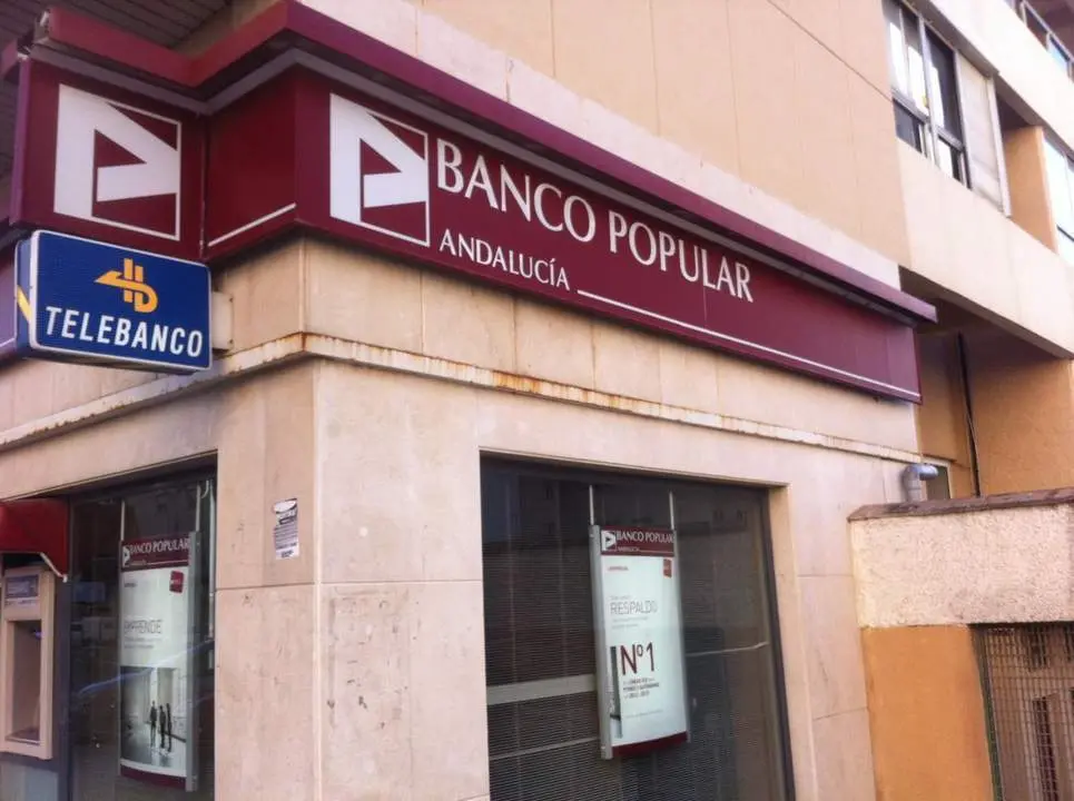 Una oficina del Banco Popular - Archivo