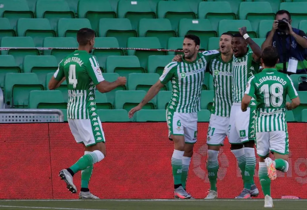 Victoria y permanencia para el Betis (3-0)