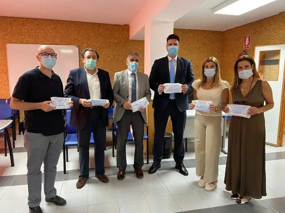 Donaci&oacute;n de mascarillas. - AI