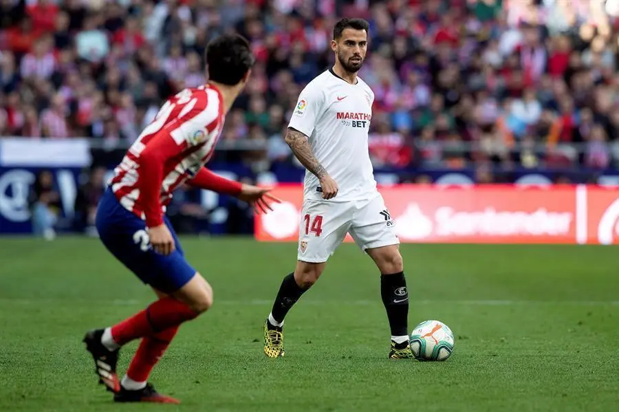 Suso, en el partido entre Atl&eacute;tico y Sevilla. - efe