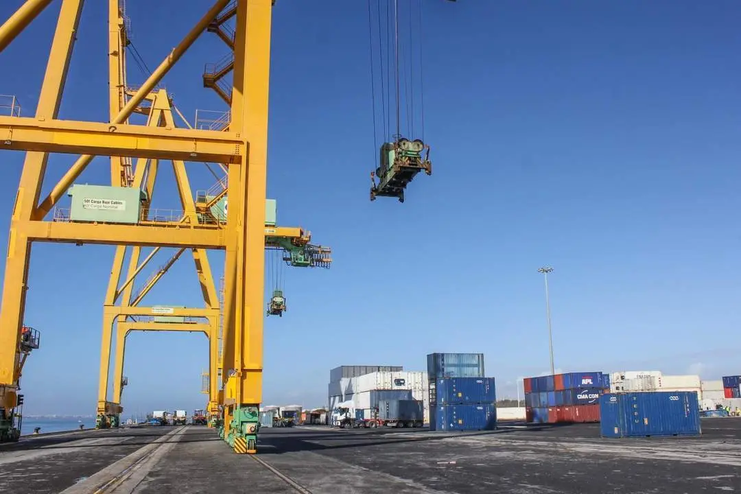 Instalaciones en el Muelle Sur. - VH