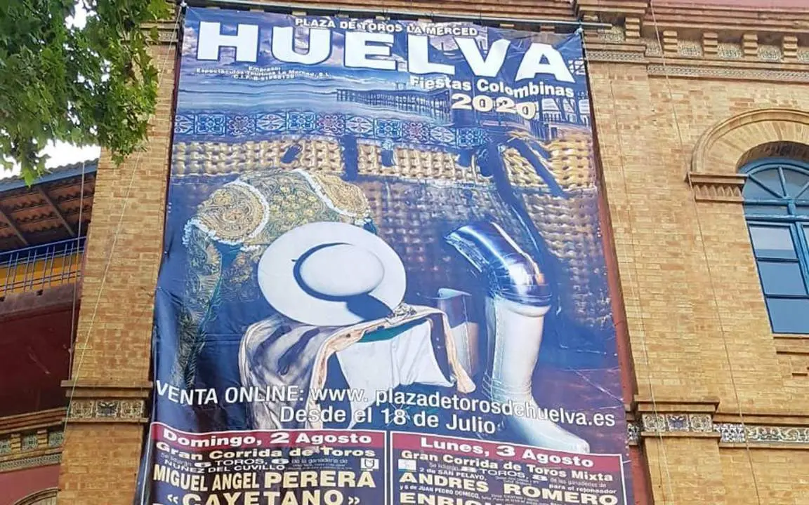 Cartel en la plaza de toros de Huelva. - @lascosasdeltoro