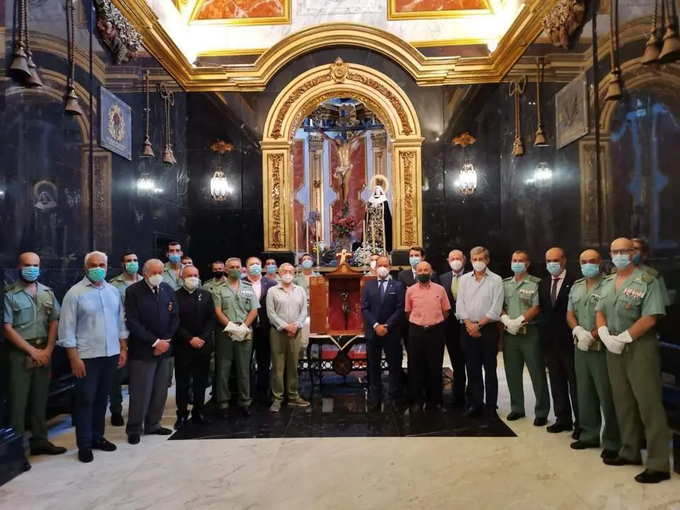 El acto en la capilla. - Mena