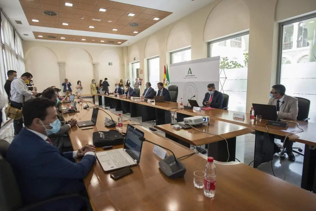 Firma del convenio con las diputaciones. - VH