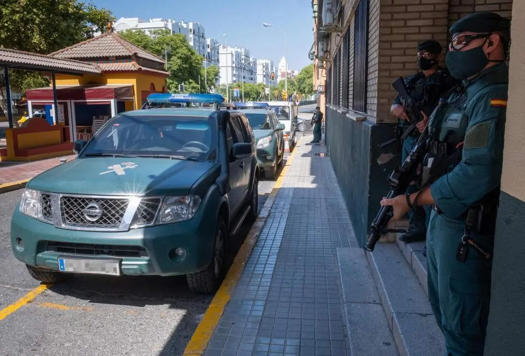 Agentes del GAR en la Comandancia de Huelva. - JULI&Aacute;N P&Eacute;REZ / EFE