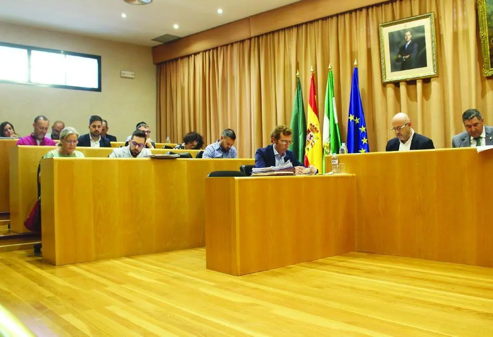 Pleno del mes de septiembre en el Ayuntamiento de V&eacute;lez-M&aacute;laga. - VM