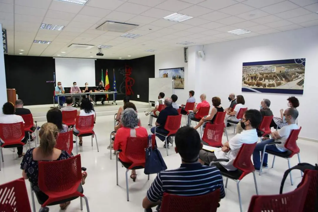 Reuni&oacute;n con representantes de los centros educativos.  - 