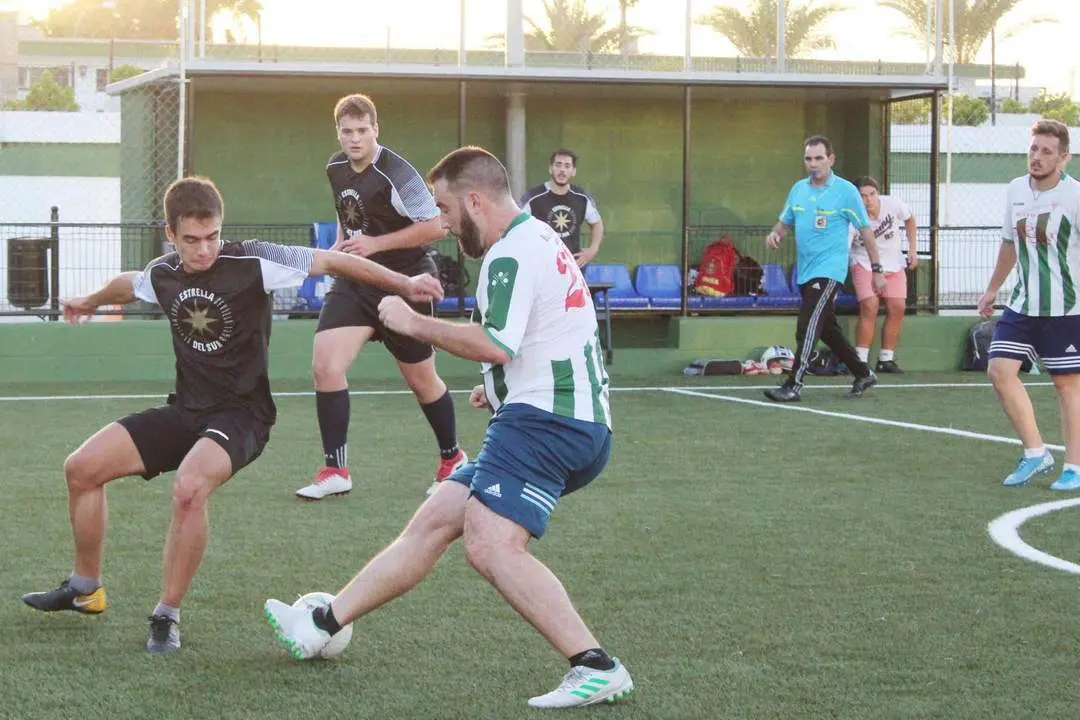 Uno de los muchos partidos de f&uacute;tbol sala que ha acogido el f&uacute;tbol sala en el Polideportivo - Ra&uacute;l J. Bustillos
