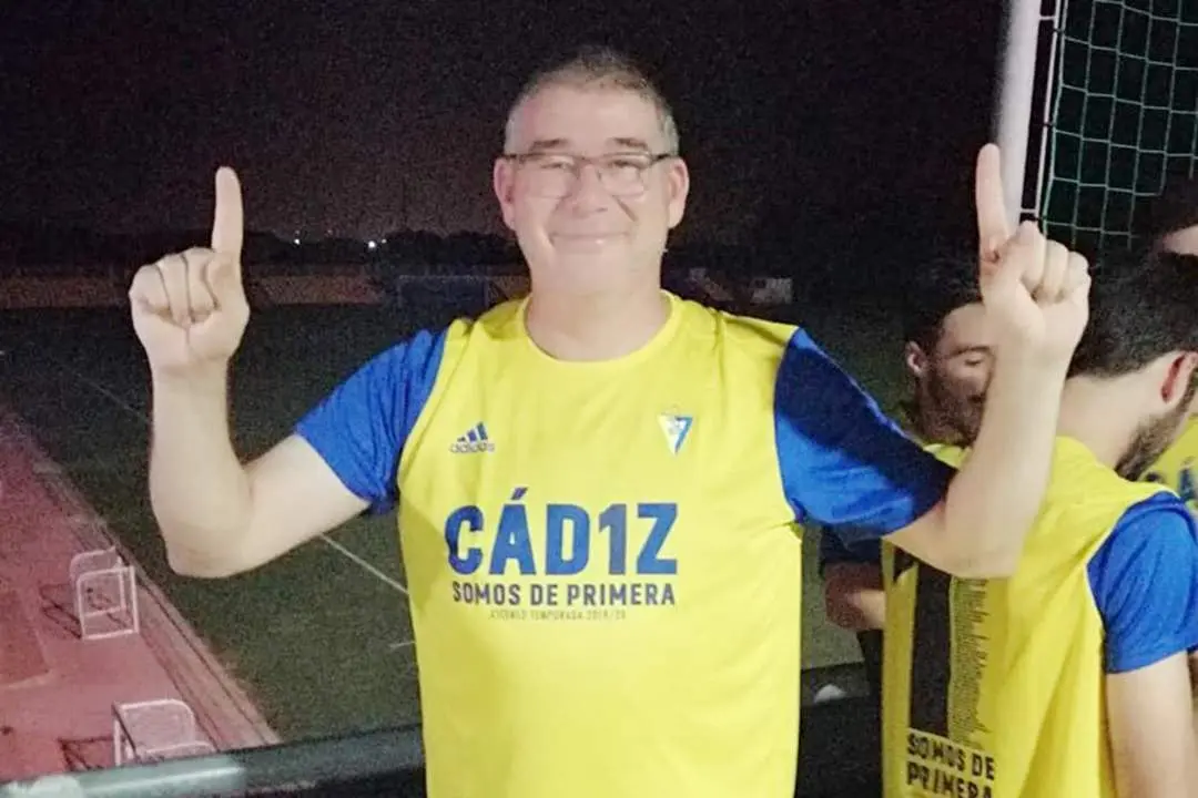 Javier Manzano celebrando hace escasas semanas el ascenso a la Primera Divisi&oacute;n - C&aacute;diz CF