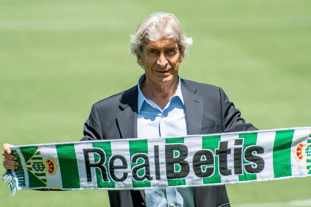 Manuel Pellegrini durante su presentaci&oacute;n como nuevo entrenador del Real Betis en el Benito Villamar&iacute;n. - efe