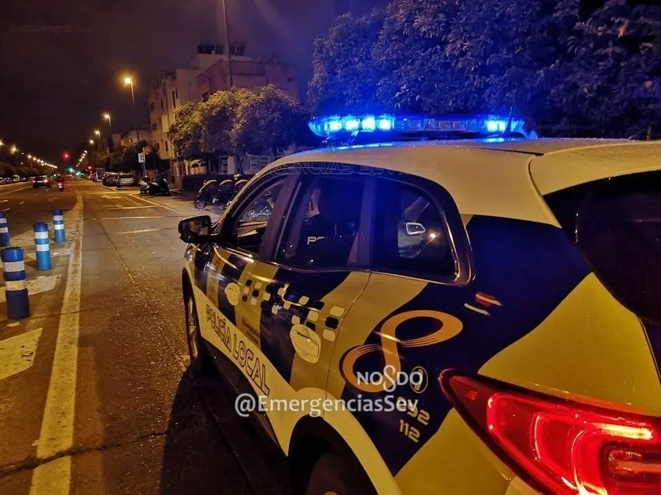 Coche de la Polic&iacute;a Local de Sevilla - EP