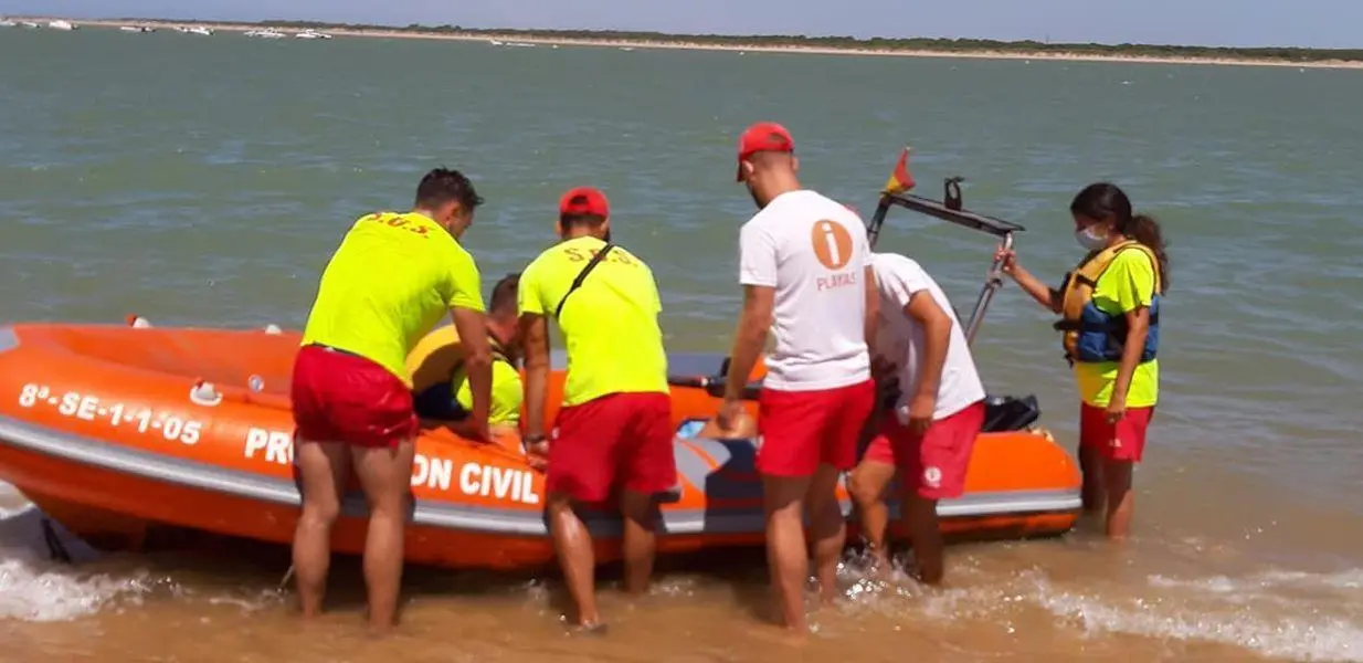Socorristas en el litoral sanluque&ntilde;o - A. I.