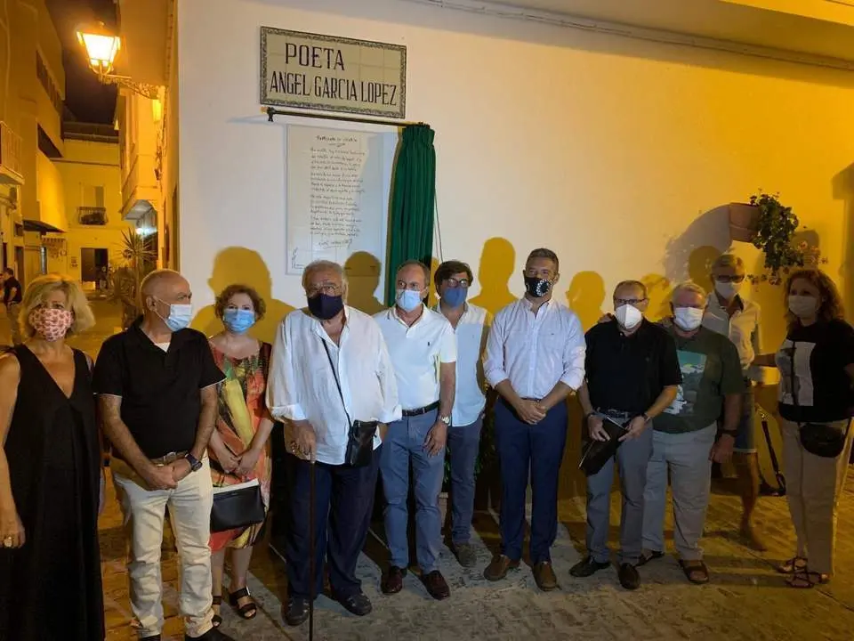 Rota se rinde ante la figura del poeta &Aacute;ngel Garc&iacute;a L&oacute;pez