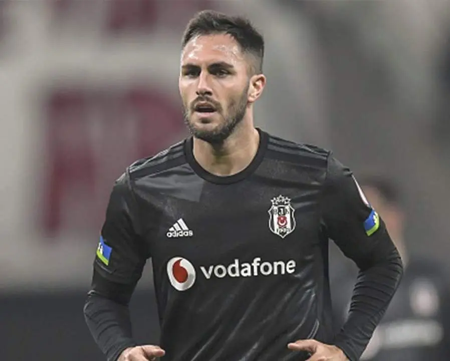 V&iacute;ctor Ruiz.  - BFC