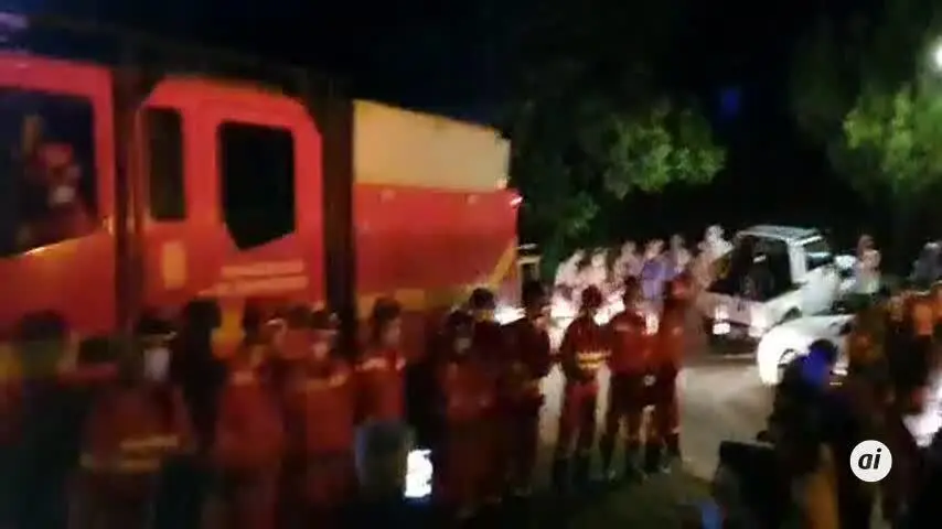 Vecinos de La Zarza se unen en un emocionante aplauso para despedir a la UME