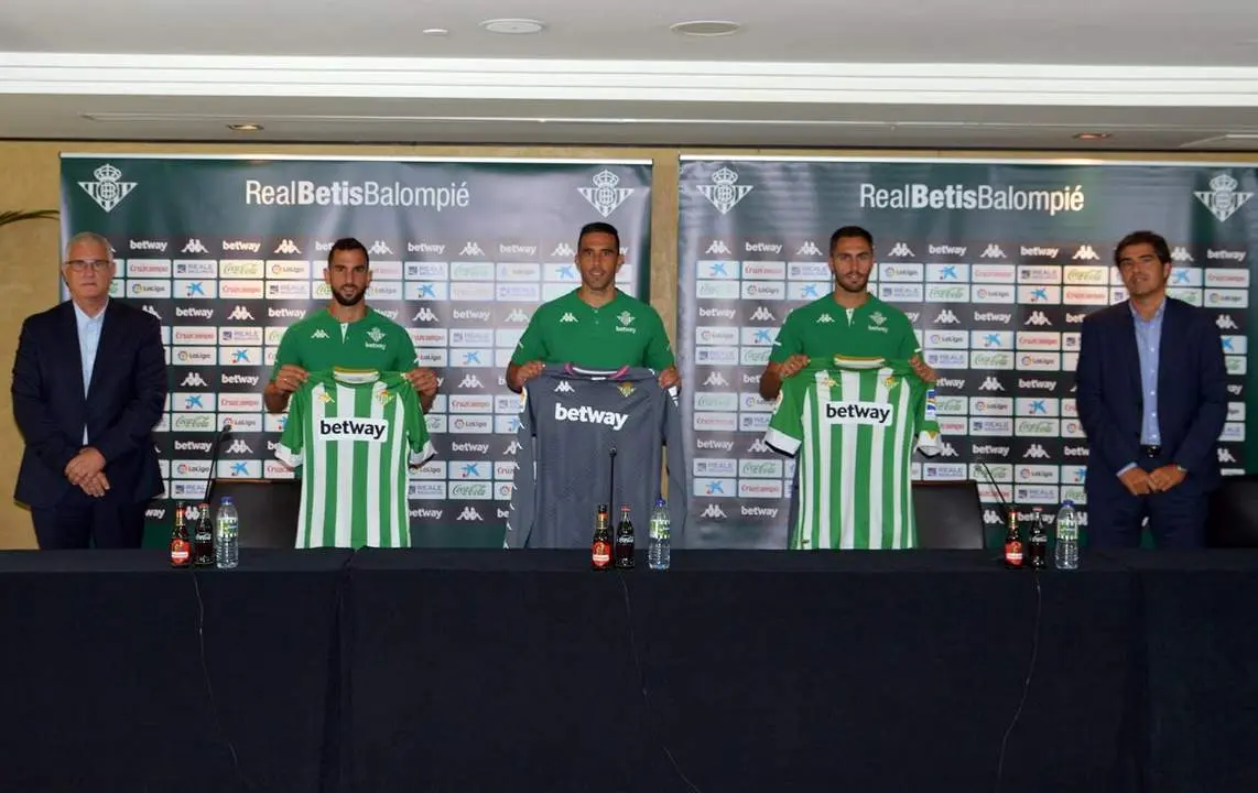 Montoya, Claudio Bravo y V&iacute;ctor Ruiz durante sus presentaciones. - rbb