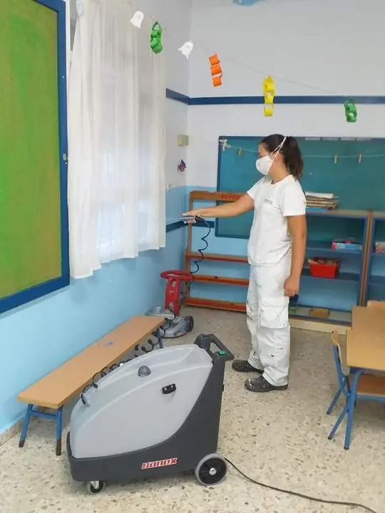Limpieza en los colegios de El Puerto. - Viva