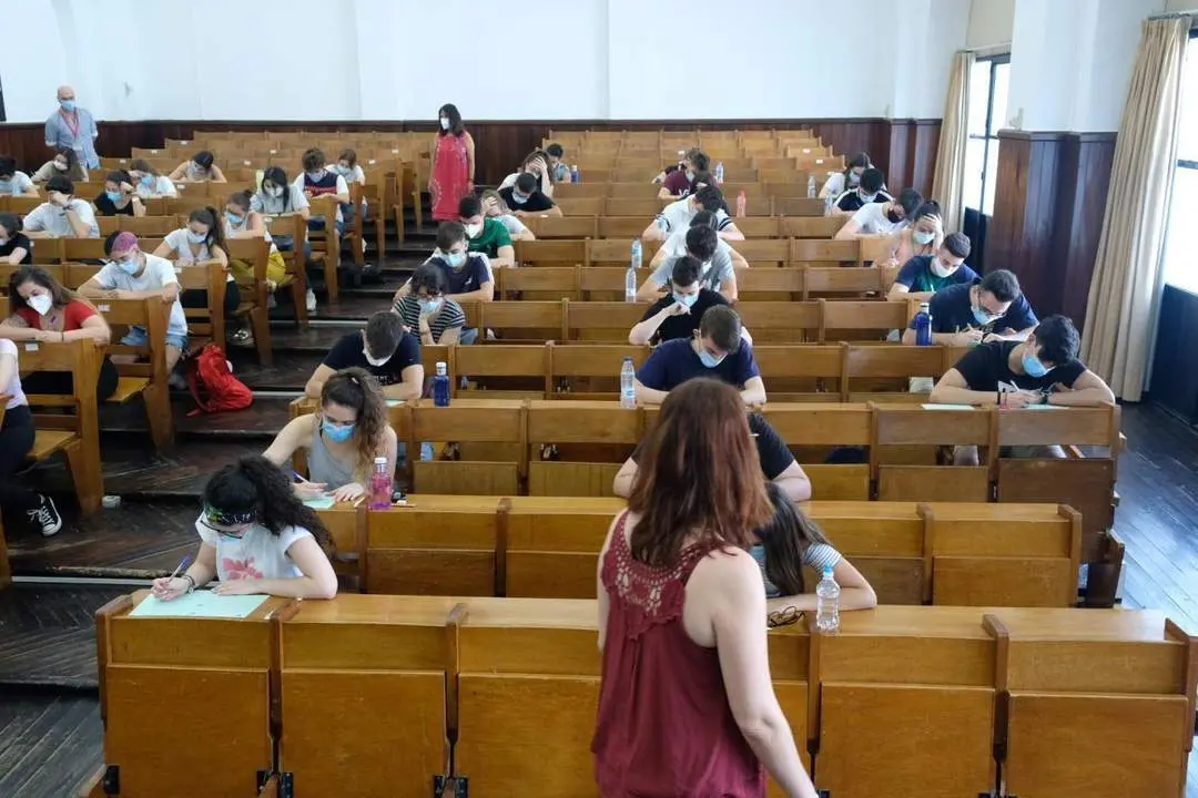 Examen de Selectividad en junio. - US